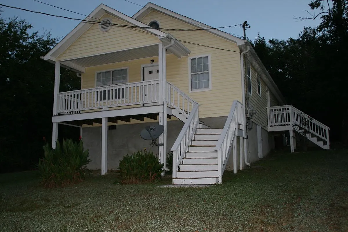 3 bed, 1050 sqft, $2,100 — Photo 1