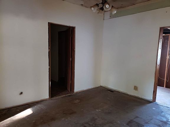 5th image of 205 East St
