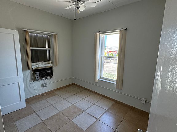 5th image of 721 NW 12th Ct #2