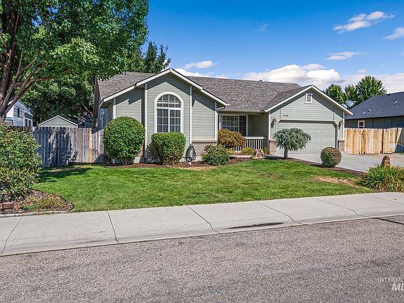 2nd image of 2910 W Foxtrotter Dr