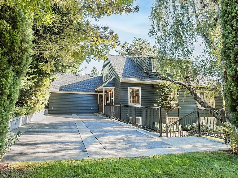 4527 SW 29th Ave — Photo 3