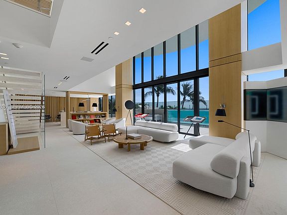 2nd image of 19575 Collins Ave Unit 3