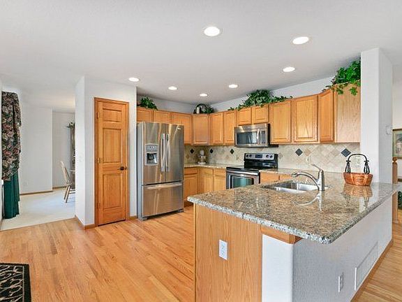 4th image of 829 Sparrow Hawk Dr