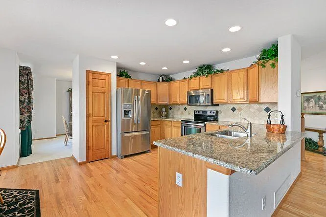 829 Sparrow Hawk Dr — Photo 4
