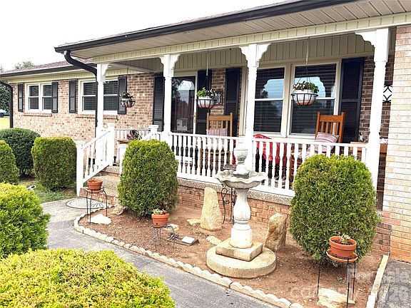 4th image of 312 Old Belwood Rd