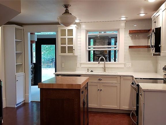2nd image of 606 W Central Ave
