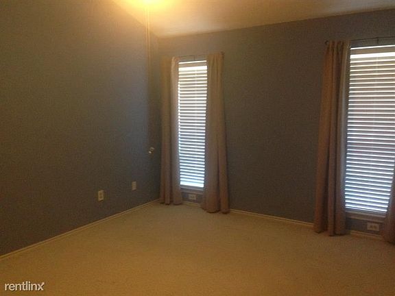 4th image of 2702 Knoll Trl