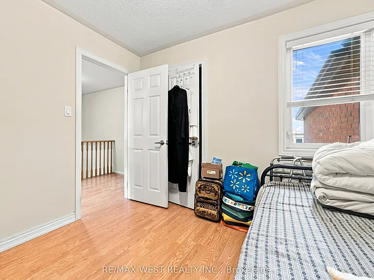 35 Sky Harbour Dr — Photo 22