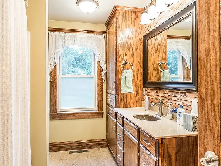 417 Valley Dr — Photo 11