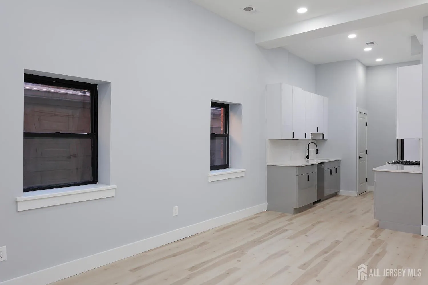 2 bed, 1.0 bath, 914 sqft, $2,900 — Photo 4