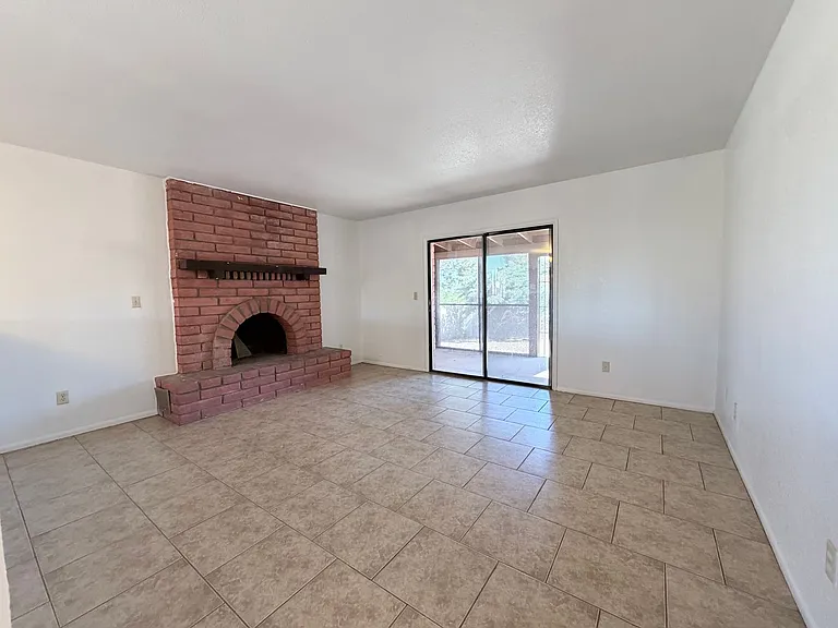 2864 E Wilcox Dr — Photo 9