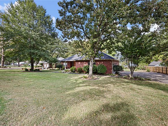 4th image of 111 Jennifer Dr
