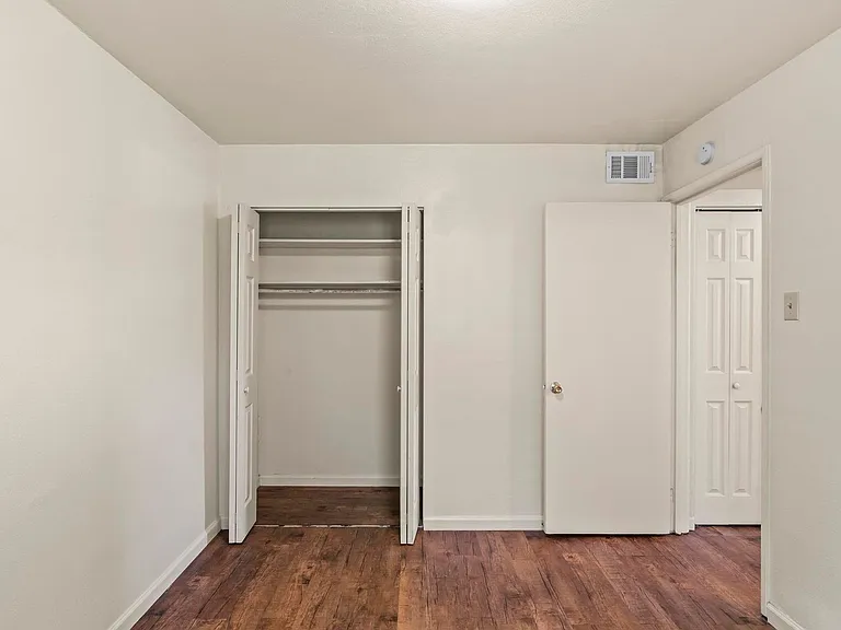 Westport Edge Apartments — Photo 55