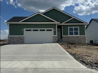 1954 Tuscany Dr SE, Altoona, IA 50009
