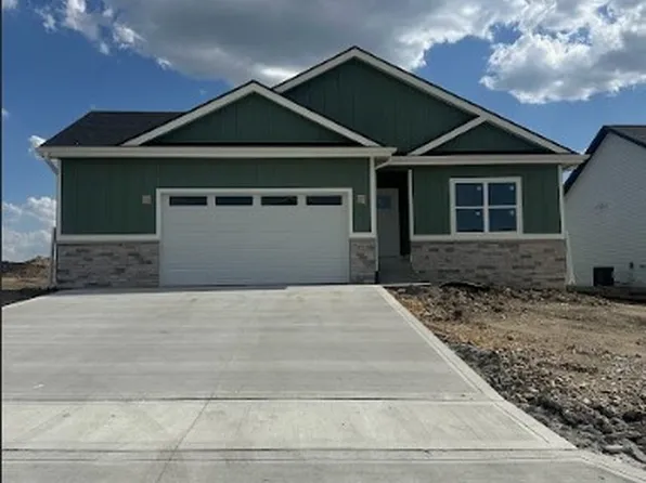 1954 Tuscany Dr SE, Altoona, IA 50009