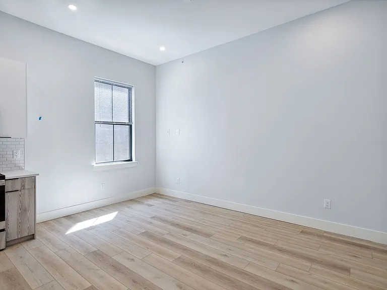 Serpentine Apartments: Newly Renovated in the Heart of Drexel — Photo 35