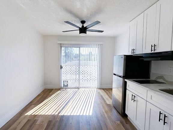 4th image of 11143 S Inglewood Ave #19