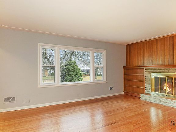 3rd image of 3512 Senora Ave SE