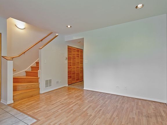 5th image of 3464 W Belmont Ave #O