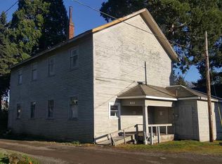302 N 3rd St, Silverton, OR 97381