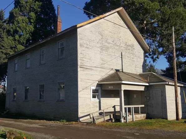 302 N 3rd St, Silverton, OR 97381