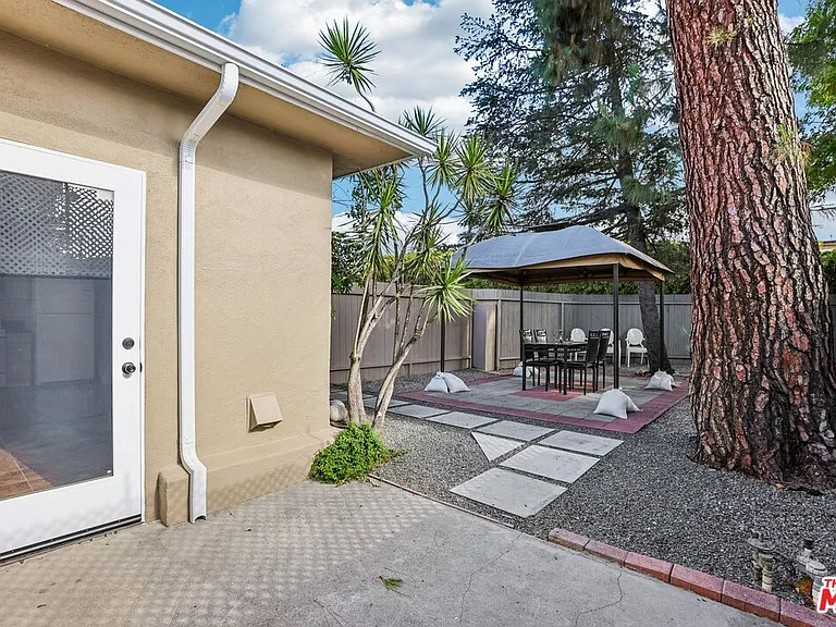 6727 1/2 Orion Ave — Photo 24