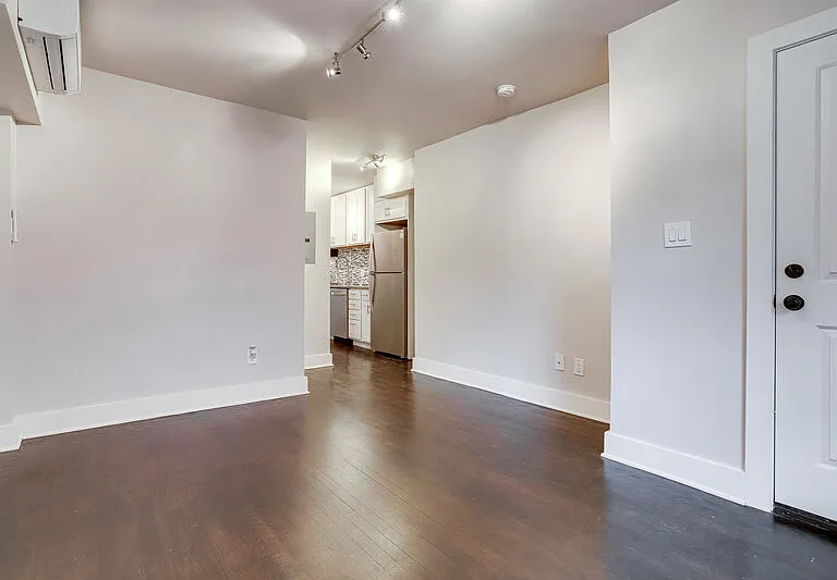 82 Q St SW #1 — Photo 5