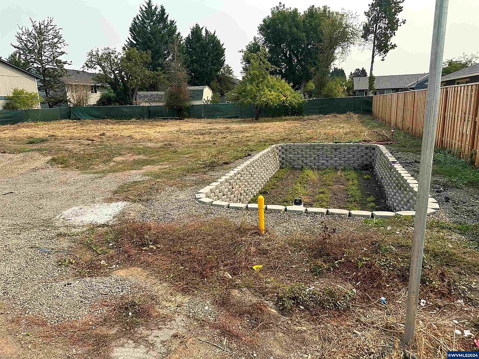 2nd image of 4826 & 4846 Elvira St N