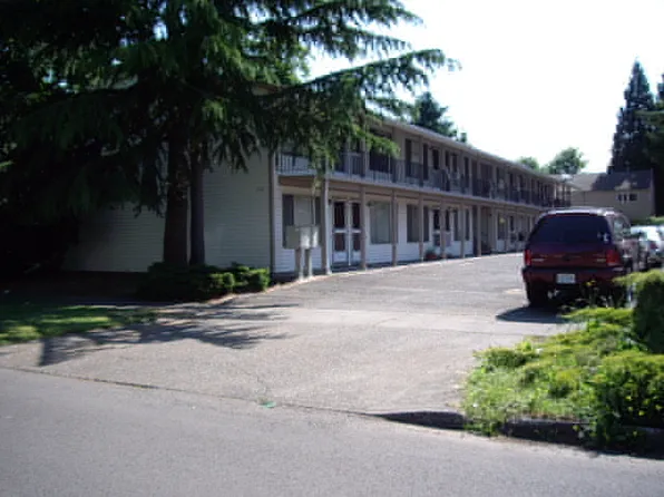 232 NE 3rd Ave APT 12, Hillsboro, OR 97124