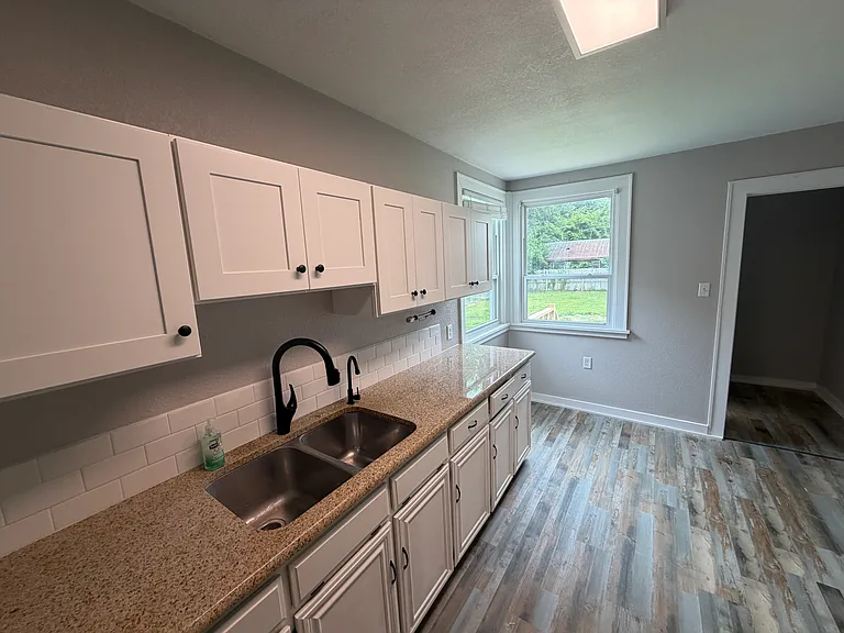 512 Buffalo St — Photo 10
