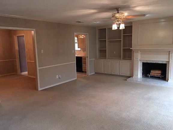 3rd image of 900 Greenleaf Dr