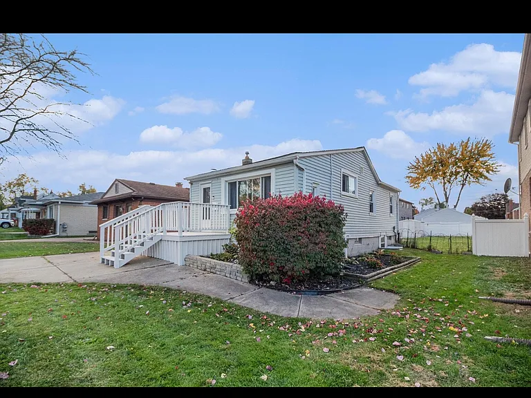 6081 Nightingale St — Photo 1
