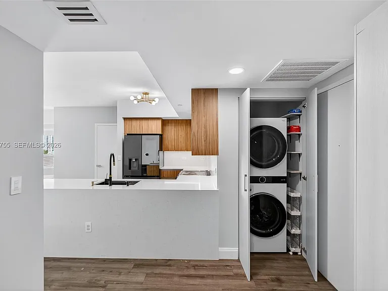 350 S Miami Ave #1705 — Photo 4