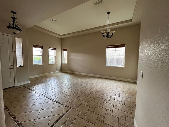 4th image of 1015 Hildebrand Cir
