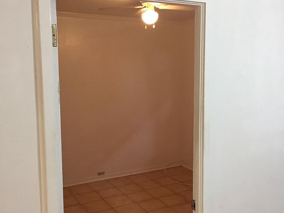 1st Bedroom entrance side