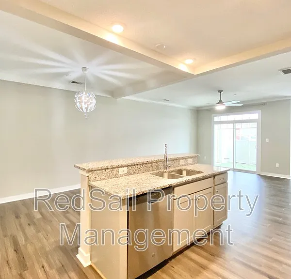 208 Fishers Ct — Photo 11