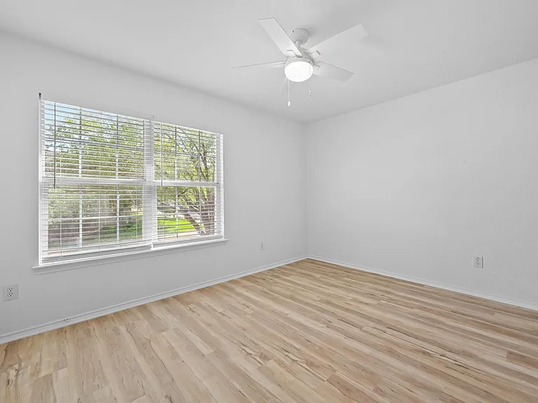 2412 Regal Park Ln — Photo 30
