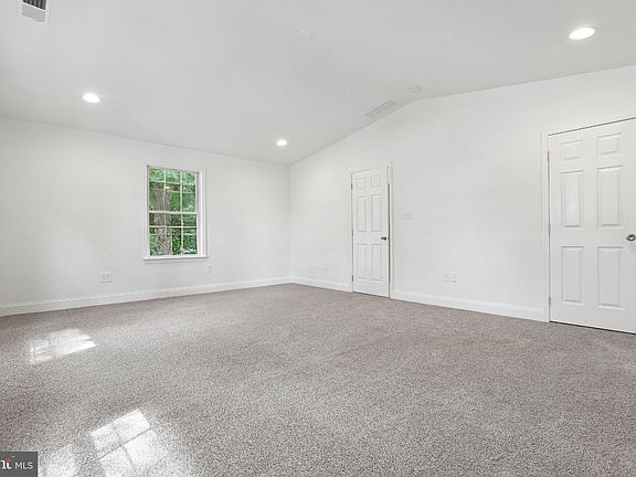 4th image of 7736 Woodlawn Ave
