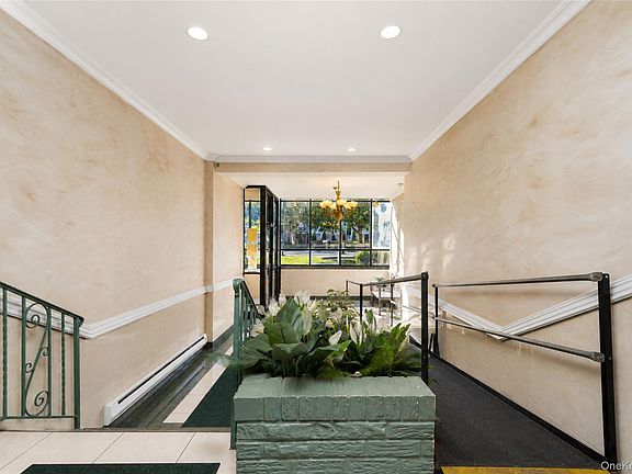 4th image of 1160 Richmond Road #2F