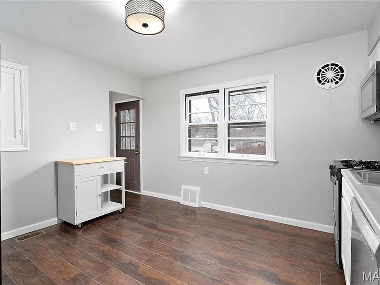 3102 Saint Myron Ln — Photo 10