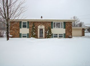 5212 Raven Dr, Greendale, WI 53129
