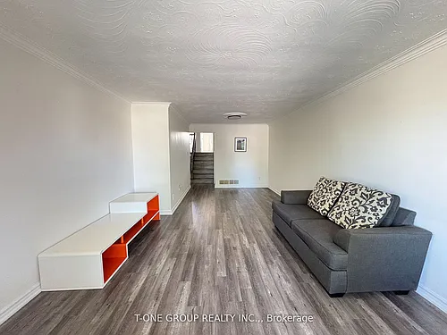 34 Navaho Dr #UPPER FL Photo 1 34 Navaho Dr #UPPER FL Photo 1