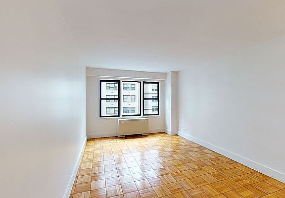 3rd image of 220 E 63rd St APT 1K