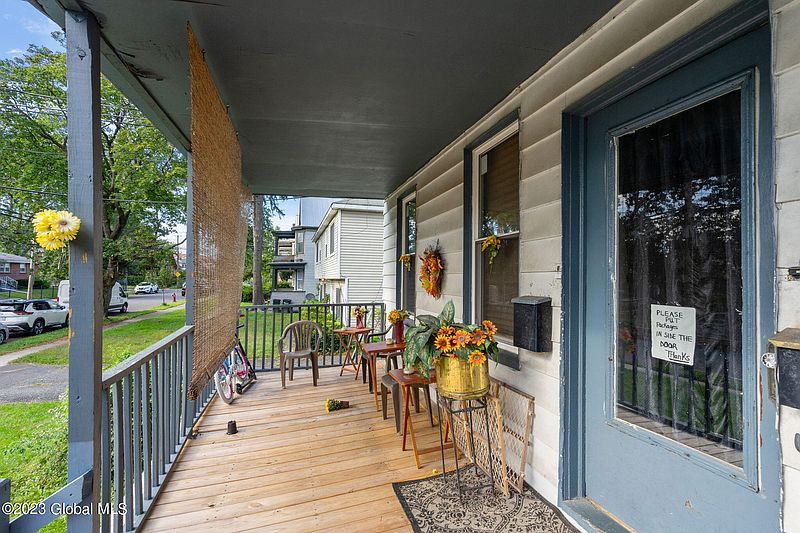 4th image of 33 Cuyler Avenue