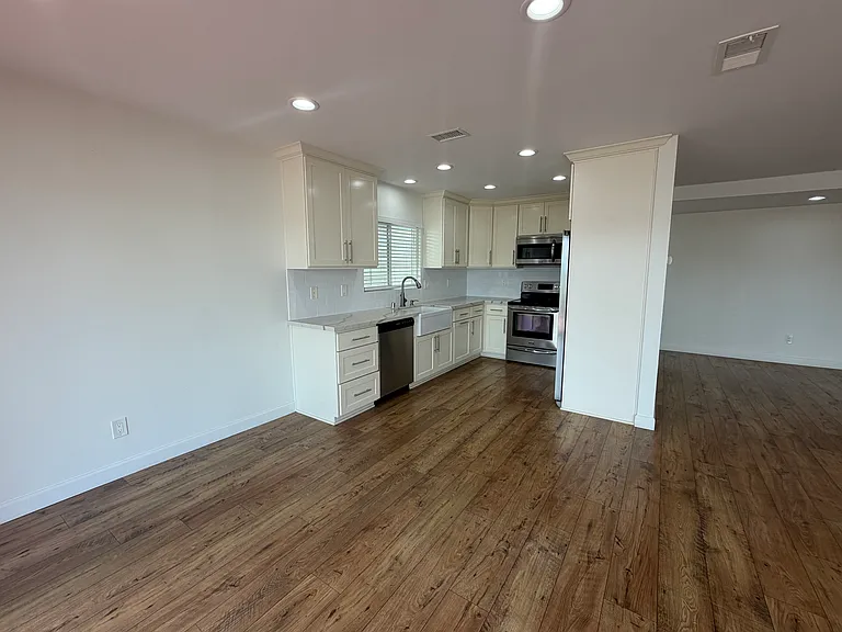 1424 La Linda Dr — Photo 11
