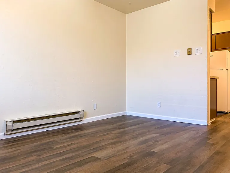 Spacious 2 Bedroom Apartment with Private Patio — Photo 11
