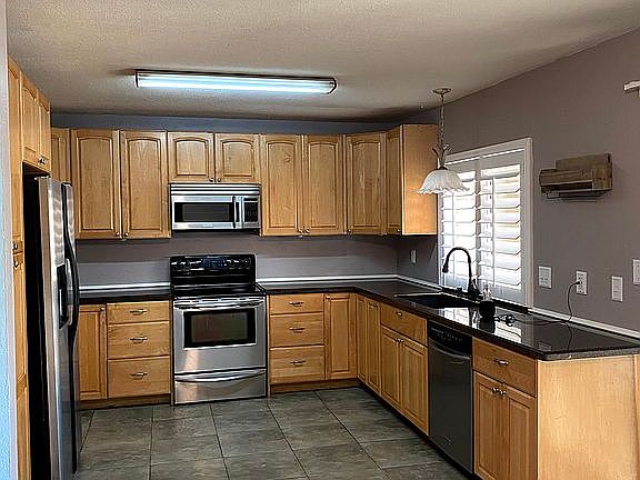 5th image of 1102 SE Clifton Ln