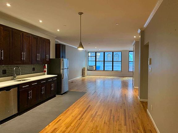 3rd image of 154 W 27th St Rm 2E