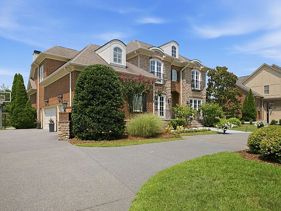 3rd image of 403 Brierly Ct
