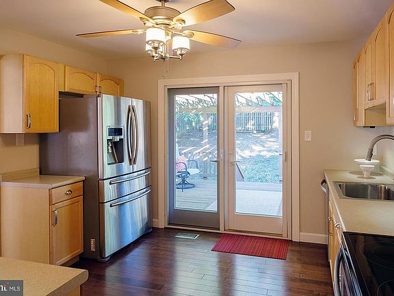 5th image of 10910 Adare Dr